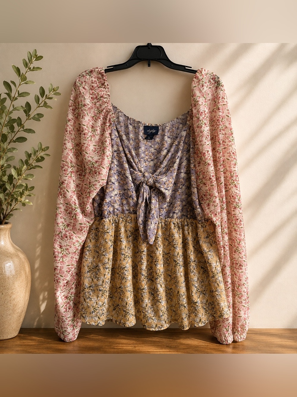 DayTrip Floral Chiffon Keyhole Top | Size Small